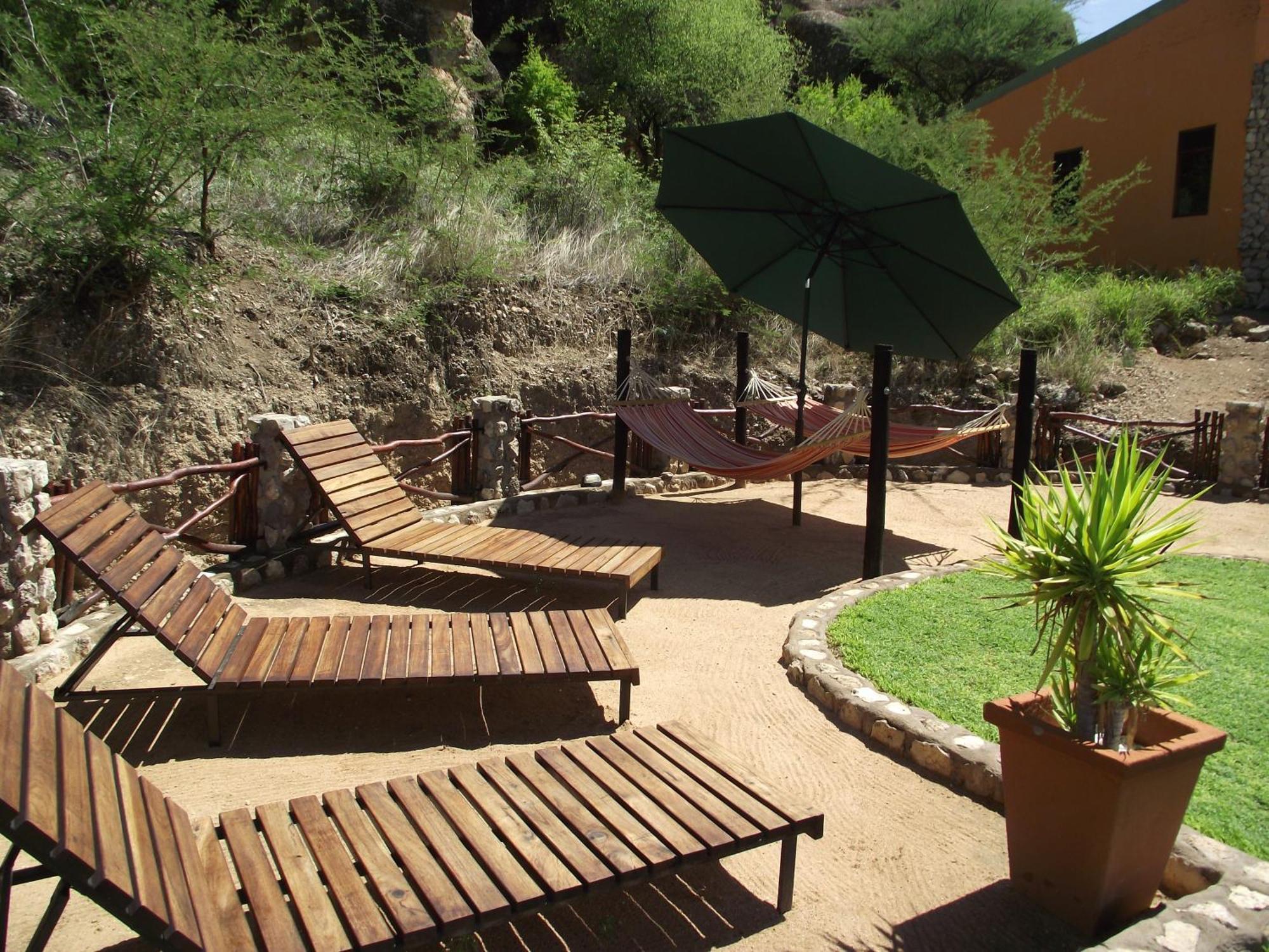 Sasa Safari Camp & Tours Vila Outjo Exterior foto