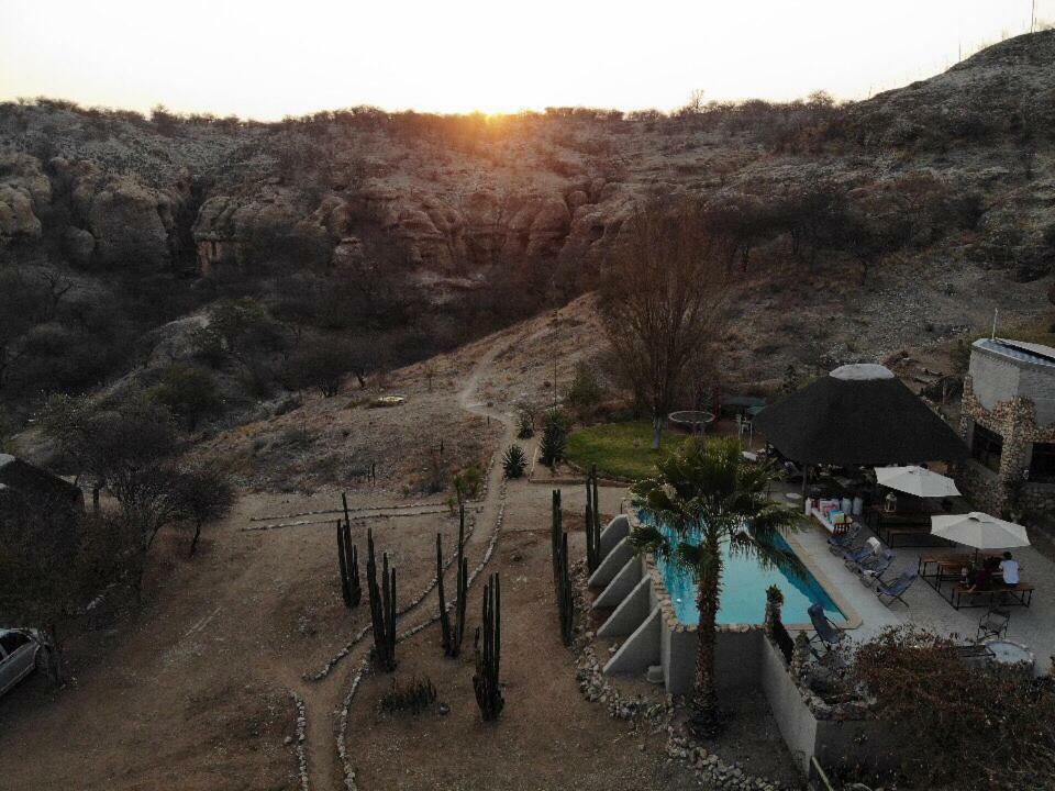 Sasa Safari Camp & Tours Vila Outjo Exterior foto